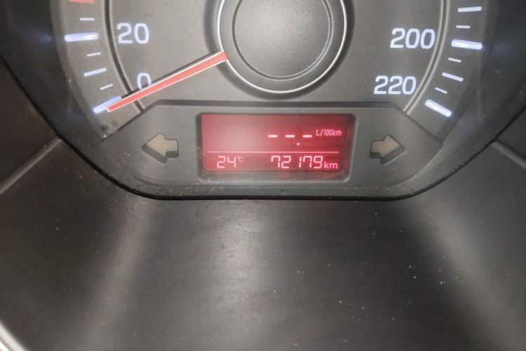 Used Kia K2 2015 Sedan 1.4L MT GLS Odometer Close Up