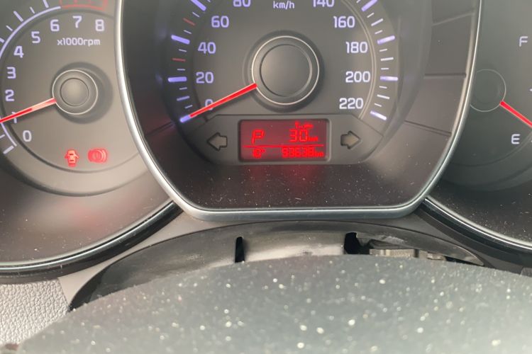 Used Kia K2 2015 Sedan 1.4L Automatic GLS Odometer Close Up