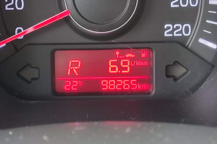 Used Kia K2 2015 Sedan 1.4L Automatic GLS Odometer Close Up