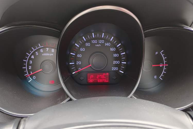 Used Kia K2 2015 Sedan 1.4L Automatic GLS Odometer Close Up