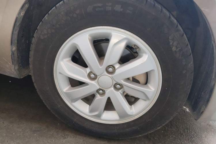 Used Kia K2 2015 Sedan 1.4L MT GLS Right Front Wheel Hub