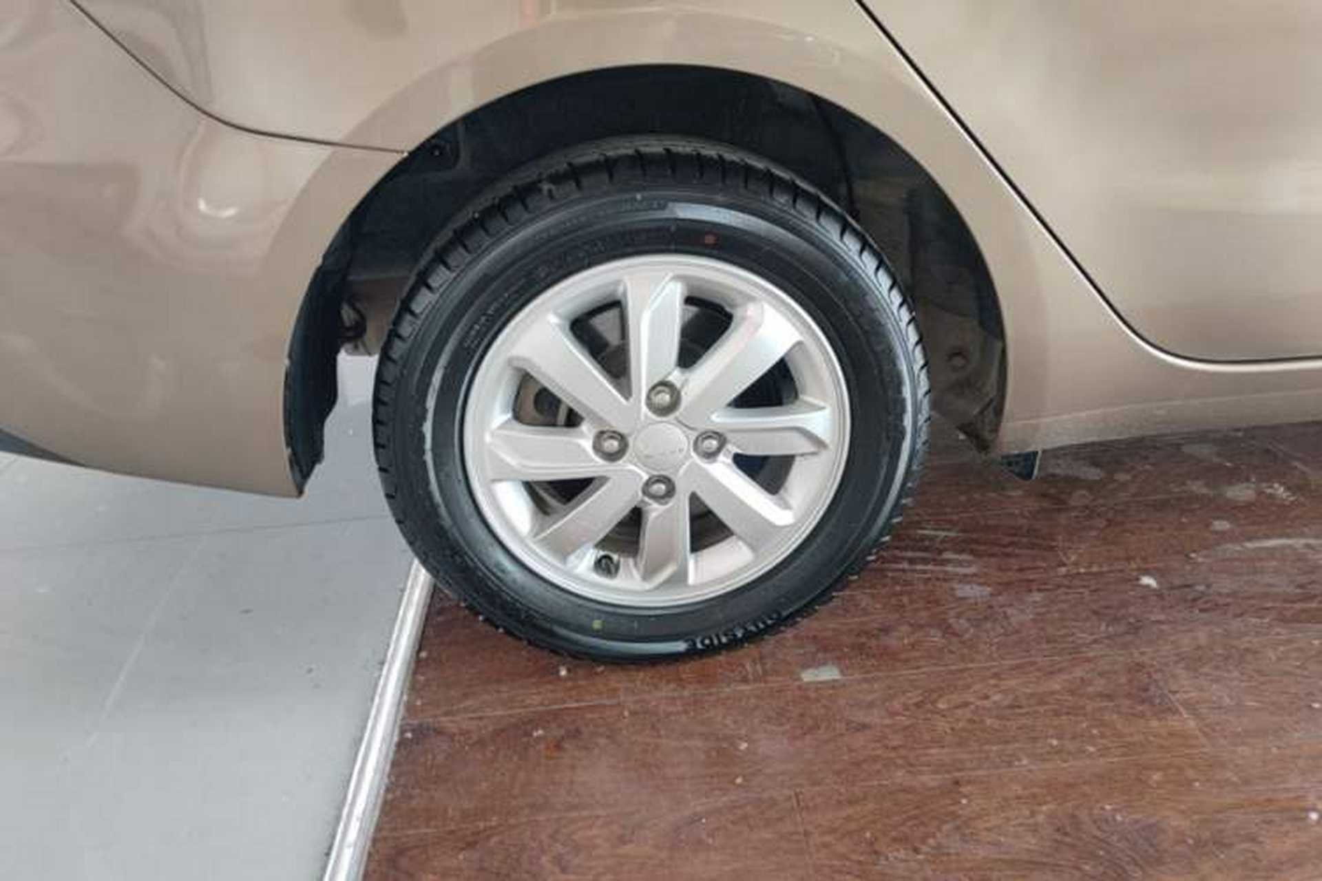 Used Kia K2 2015 Sedan 1.4L MT GLS Right Rear Wheel Hub