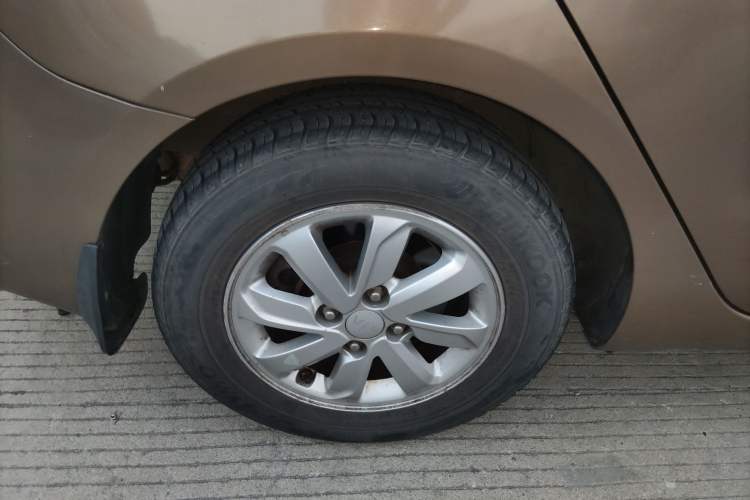Used Kia K2 2015 Sedan 1.4L MT GLS Right Rear Wheel Hub