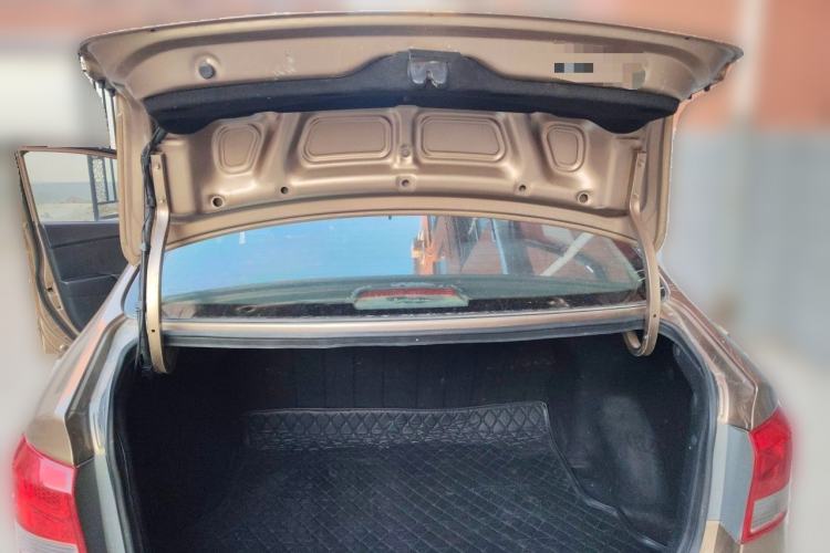 Used Kia K2 2015 Sedan 1.4L MT GLS Trunk