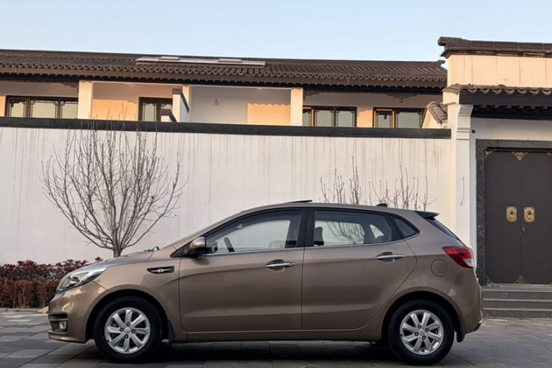 Used Kia K2 2015 Hatchback 1.4L AT GLS Cool Edition Exterior 2