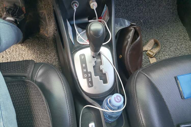 Used Kia K2 2015 Sedan 1.4L Automatic GLS Gear Lever