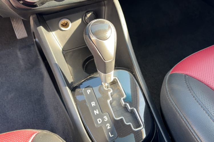 Used Kia K2 2015 Hatchback 1.4L AT GLS Cool Edition Gear Lever