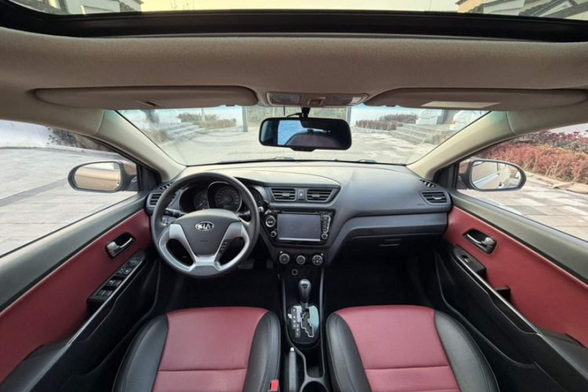 Used Kia K2 2015 Hatchback 1.4L AT GLS Cool Edition Interior 1