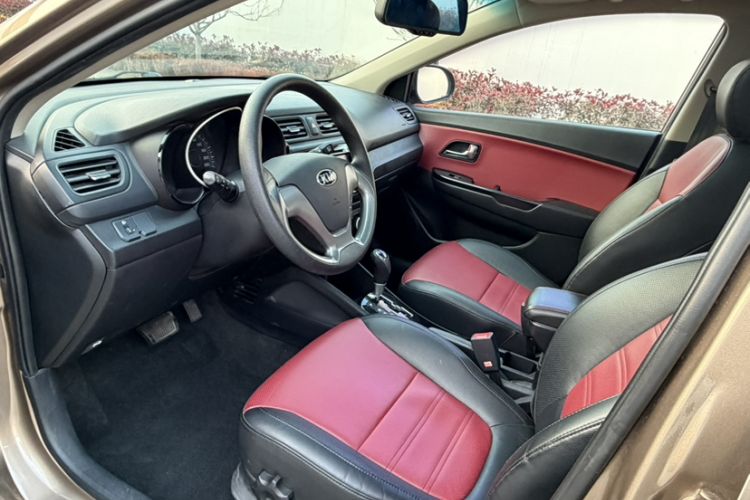 Used Kia K2 2015 Hatchback 1.4L AT GLS Cool Edition Interior 2