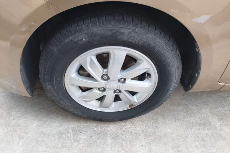 Used Kia K2 2015 Sedan 1.4L MT GLS Left Front Wheel Hub