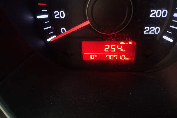 Used Kia K2 2015 Sedan 1.4L MT GLS Odometer Close Up