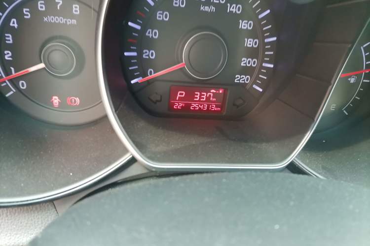 Used Kia K2 2015 Sedan 1.4L Automatic GLS Odometer Close Up