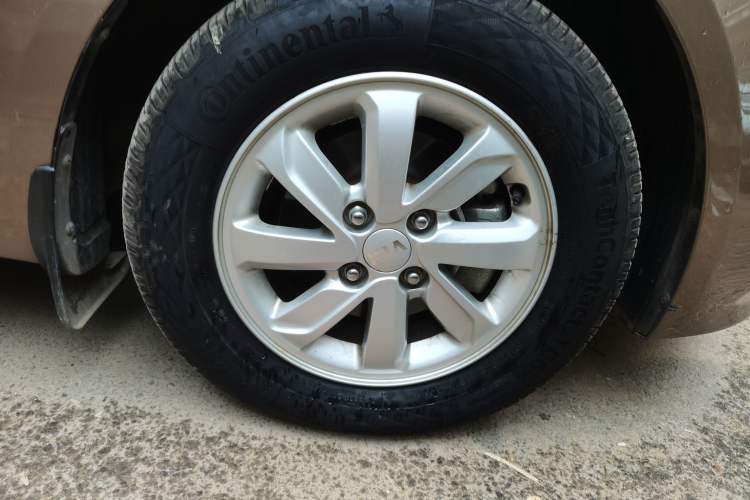 Used Kia K2 2015 Sedan 1.4L MT GLS Right Front Wheel Hub
