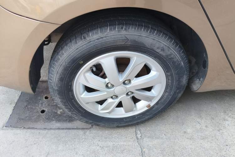 Used Kia K2 2015 Sedan 1.4L MT GLS Right Rear Wheel Hub