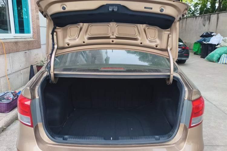 Used Kia K2 2015 Sedan 1.4L MT GLS Trunk