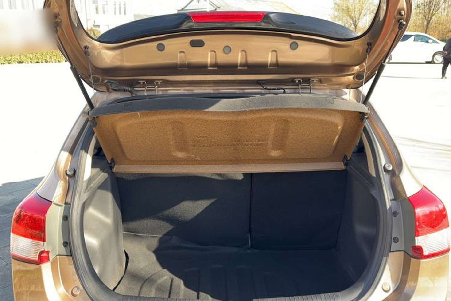 Used Kia K2 2015 Hatchback 1.4L AT GLS Cool Edition Trunk