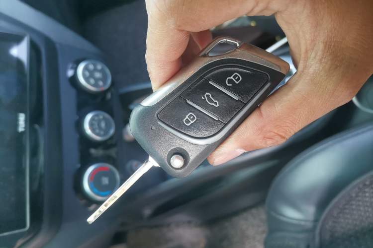 Used Kia K2 2015 Sedan 1.4L Automatic GLS Vehicle Key