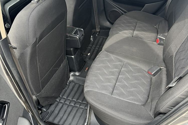 Used Kia K2 2015 Sedan 1.4L MT GLS Interior 3