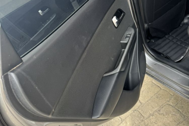 Used Kia K2 2015 Sedan 1.4L MT GLS Interior 5