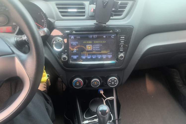 Used Kia K2 2015 Hatchback 1.4L AT GLS Cool Edition Audio And AC Panel