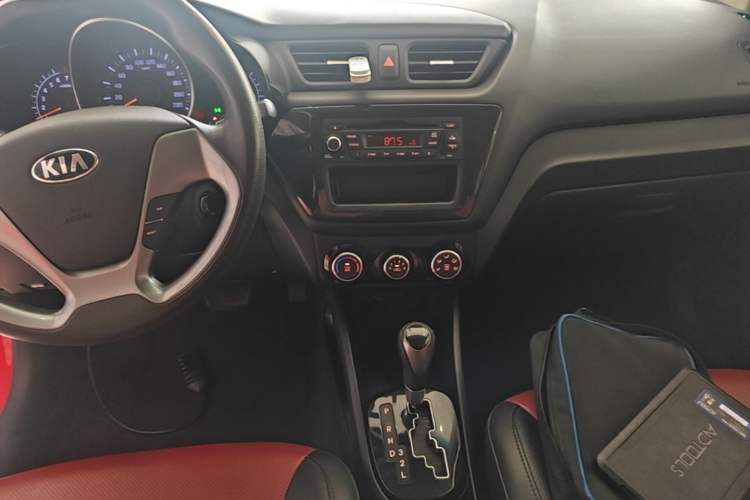 Used Kia K2 2015 Hatchback 1.4L AT GLS Cool Edition Audio And AC Panel