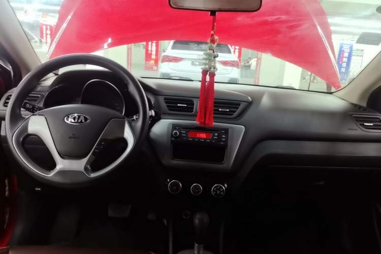 Used Kia K2 2015 Sedan 1.4L Automatic GLS Center Console