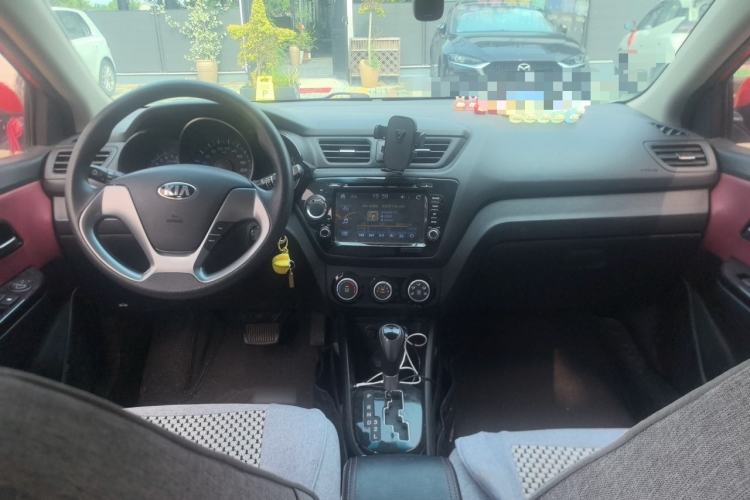 Used Kia K2 2015 Hatchback 1.4L AT GLS Cool Edition Center Console