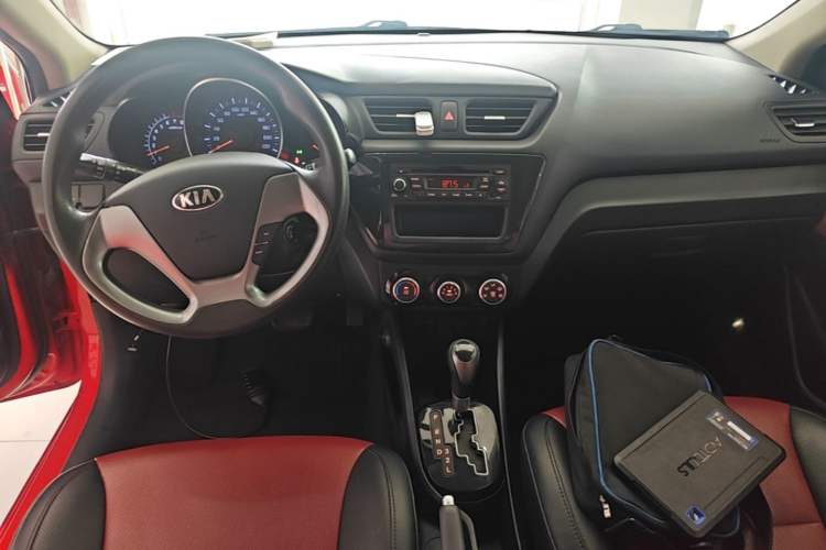 Used Kia K2 2015 Hatchback 1.4L AT GLS Cool Edition Center Console