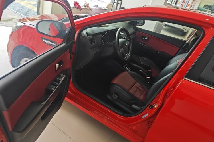 Used Kia K2 2015 Hatchback 1.4L AT GLS Cool Edition Driver Seat