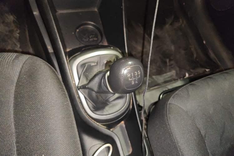 Used Kia K2 2015 Sedan 1.4L MT GLS Gear Lever