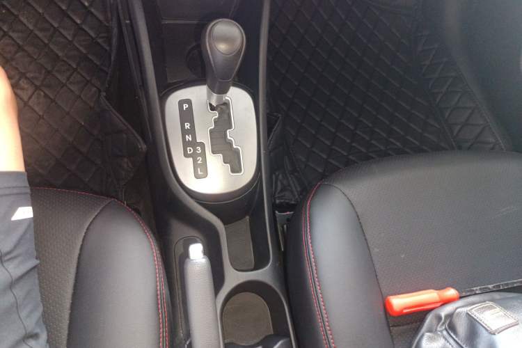 Used Kia K2 2015 Sedan 1.4L Automatic GLS Gear Lever