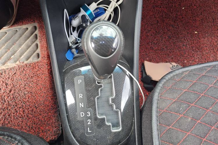 Used Kia K2 2015 Hatchback 1.4L AT GLS Cool Edition Gear Lever