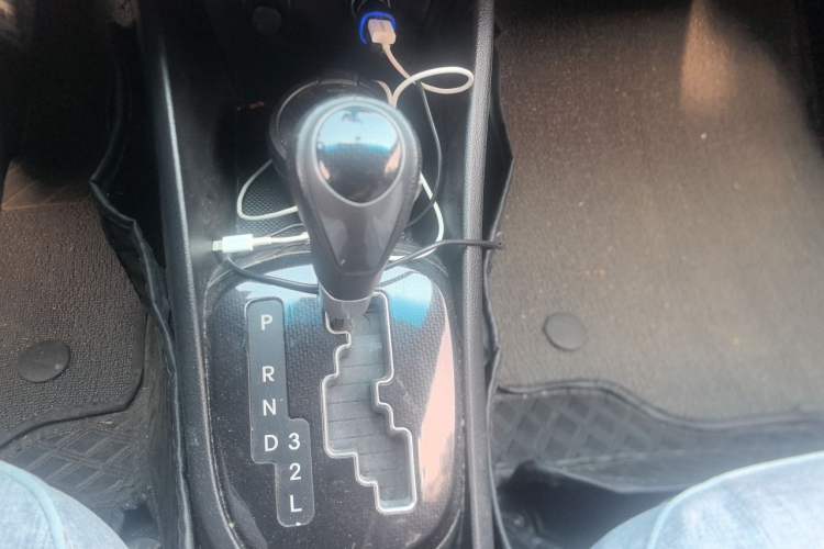 Used Kia K2 2015 Hatchback 1.4L AT GLS Cool Edition Gear Lever