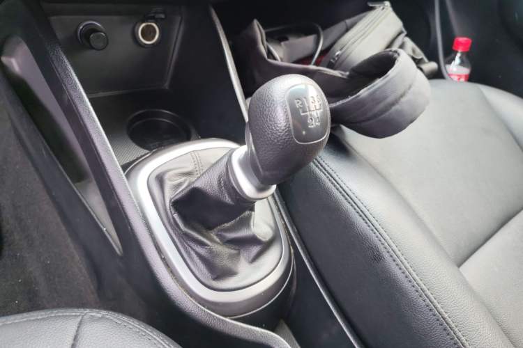 Used Kia K2 2015 Sedan 1.4L MT GLS Gear Lever