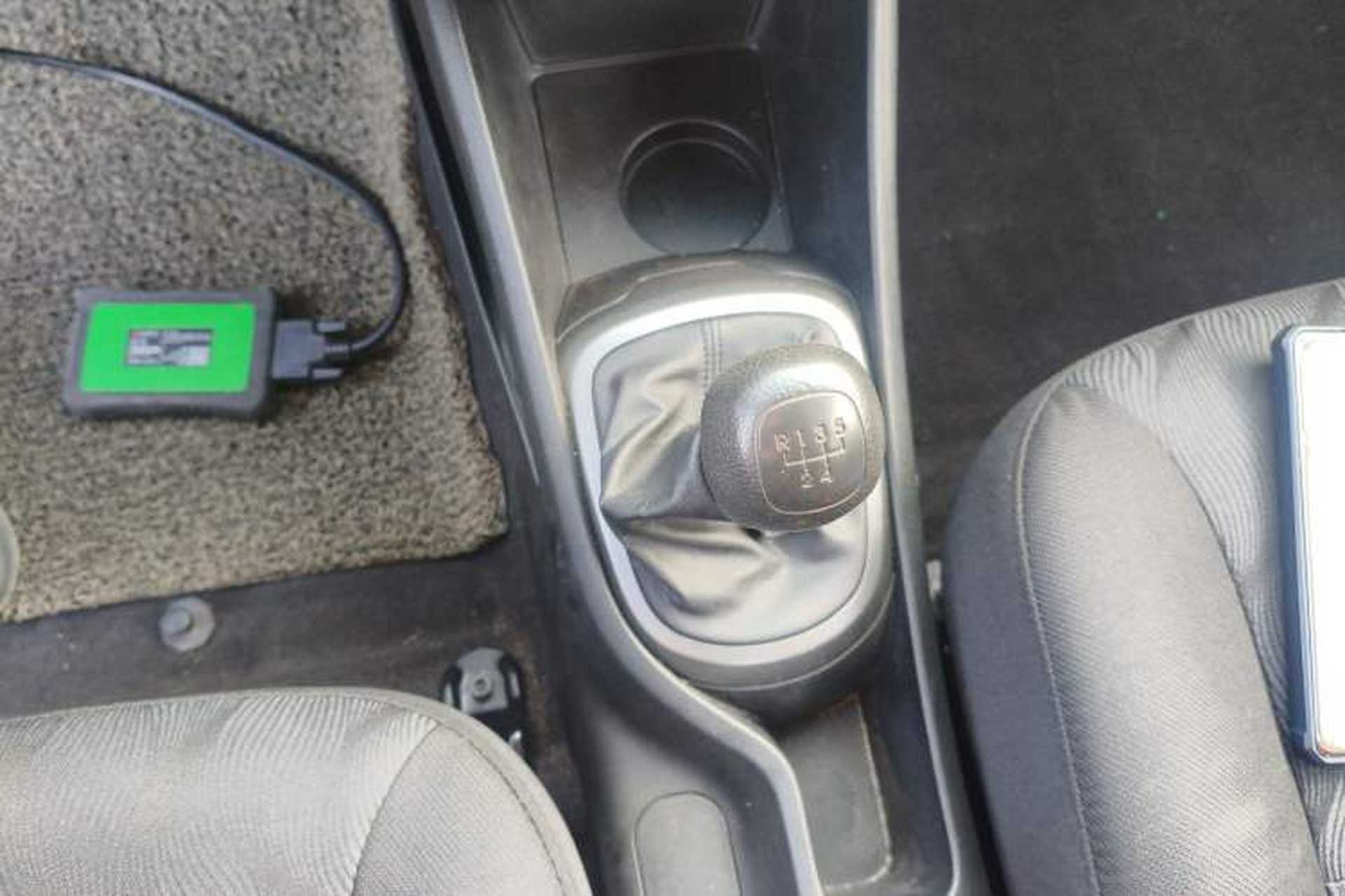 Used Kia K2 2015 Sedan 1.4L MT GLS Gear Lever