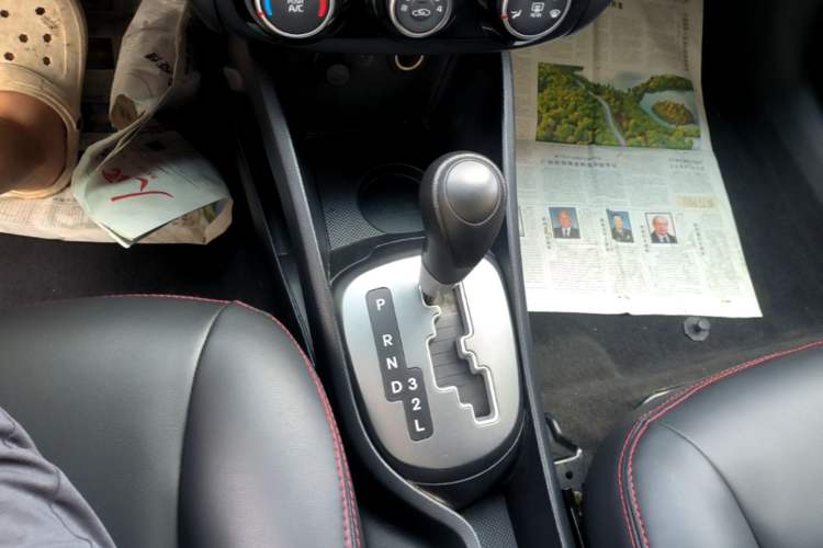 Used Kia K2 2015 Sedan 1.4L Automatic GLS Gear Lever