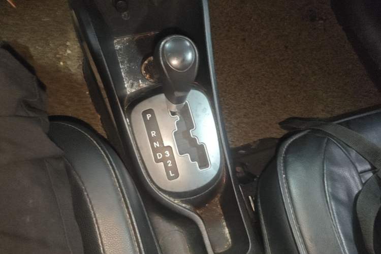 Used Kia K2 2015 Sedan 1.4L Automatic GLS Gear Lever