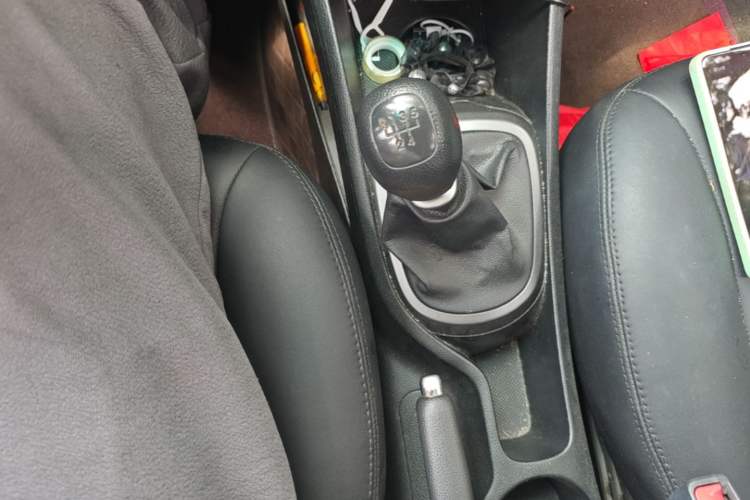 Used Kia K2 2015 Sedan 1.4L MT GLS Gear Lever