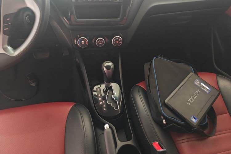 Used Kia K2 2015 Hatchback 1.4L AT GLS Cool Edition Gear Lever