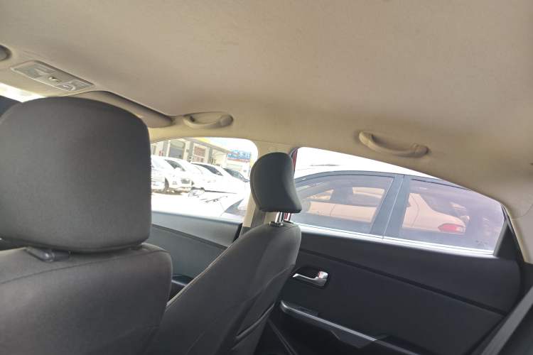 Used Kia K2 2015 Sedan 1.4L MT GLS Headliner