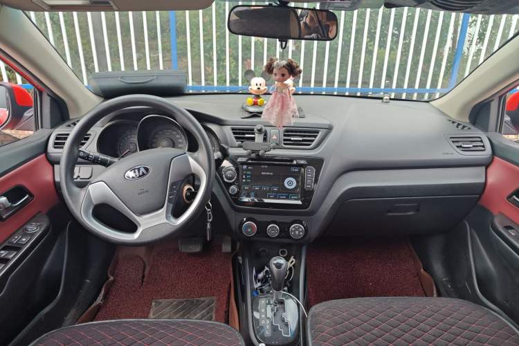 Used Kia K2 2015 Hatchback 1.4L AT GLS Cool Edition Interior 2