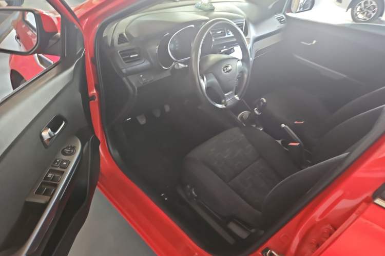 Used Kia K2 2015 Sedan 1.4L MT TOP Interior 2
