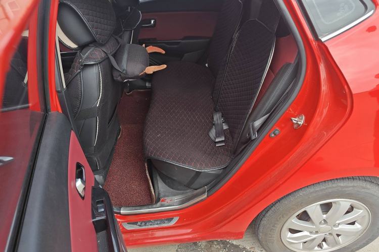 Used Kia K2 2015 Hatchback 1.4L AT GLS Cool Edition Interior 4