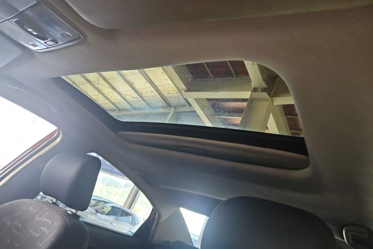 Used Kia K2 2015 Sedan 1.4L MT TOP Interior 4