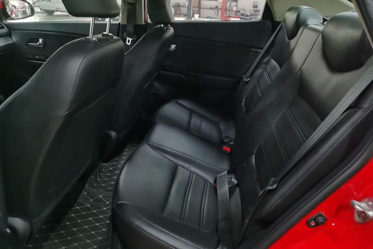 Used Kia K2 2015 Sedan 1.6L Automatic Transmission Premium Interior 5