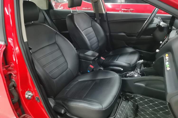 Used Kia K2 2015 Sedan 1.6L Automatic Transmission Premium Interior 7