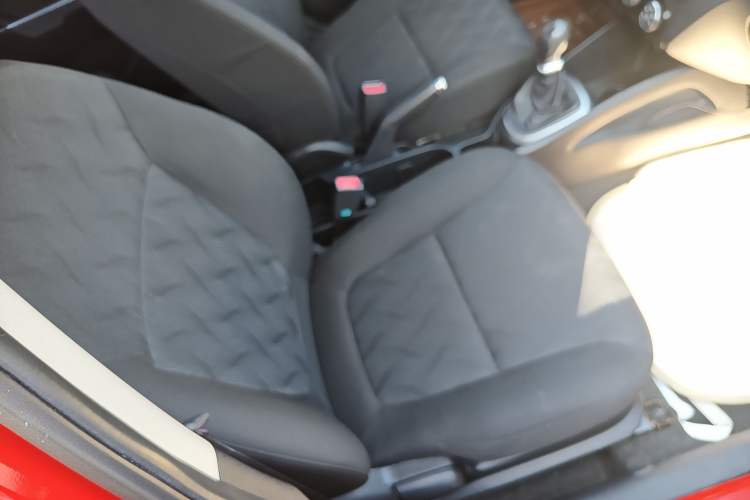 Used Kia K2 2015 Sedan 1.4L MT GLS Interior 8