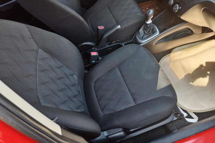 Used Kia K2 2015 Sedan 1.4L MT GLS Interior 9