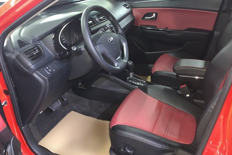Used Kia K2 2015 Hatchback 1.4L AT GLS Cool Edition Left Front Seat