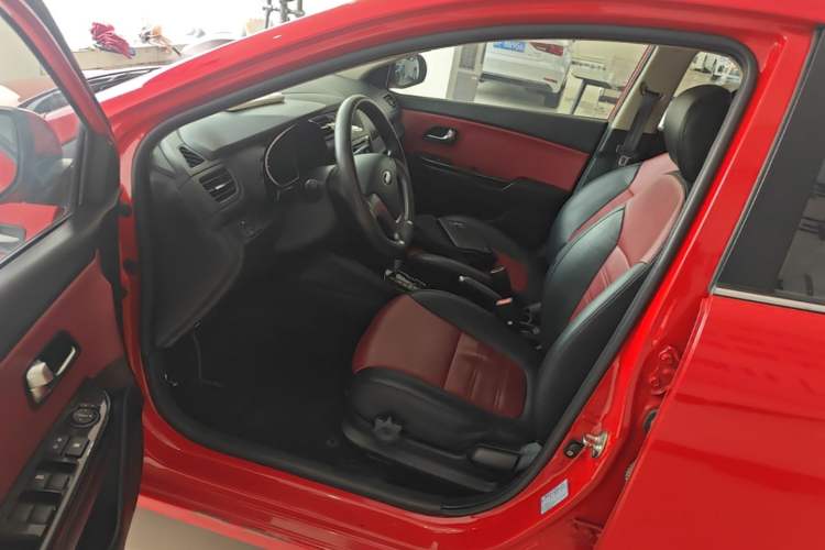 Used Kia K2 2015 Hatchback 1.4L AT GLS Cool Edition Left Front Seat